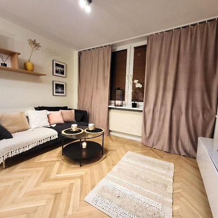 View Apartments And Rooms Varşovia Exterior foto