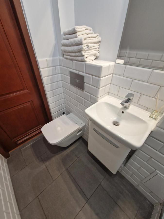 View Apartments And Rooms Varşovia Exterior foto