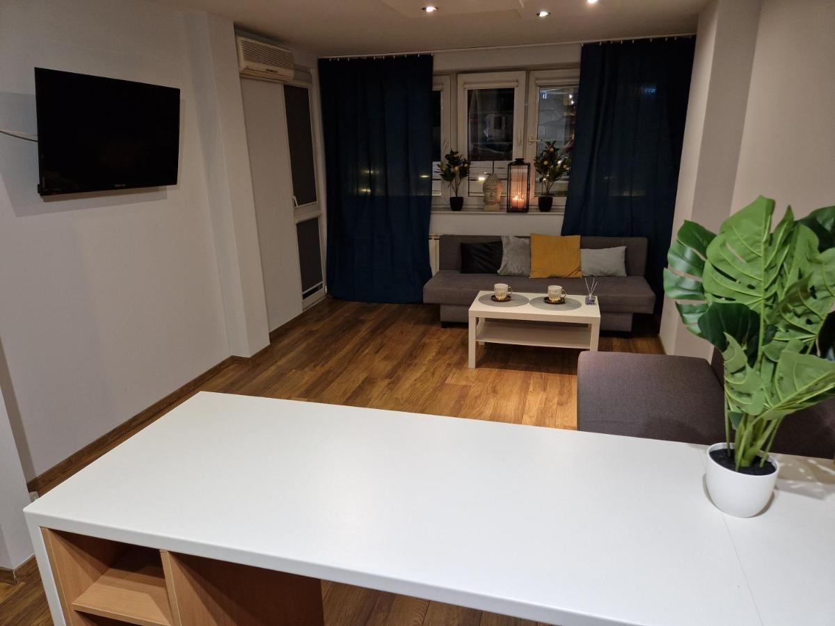 View Apartments And Rooms Varşovia Exterior foto