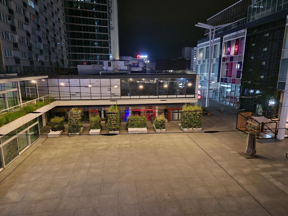 View Apartments And Rooms Varşovia Exterior foto