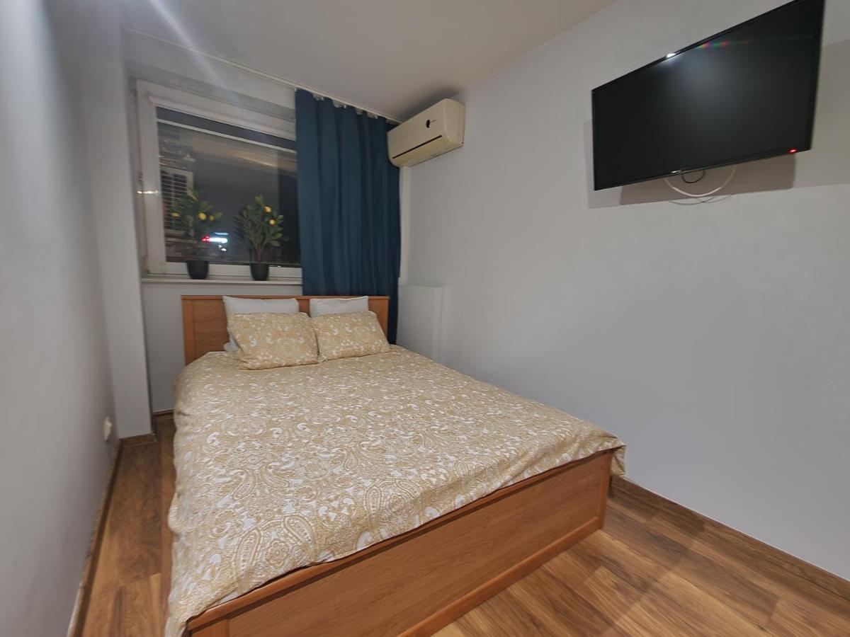 View Apartments And Rooms Varşovia Exterior foto