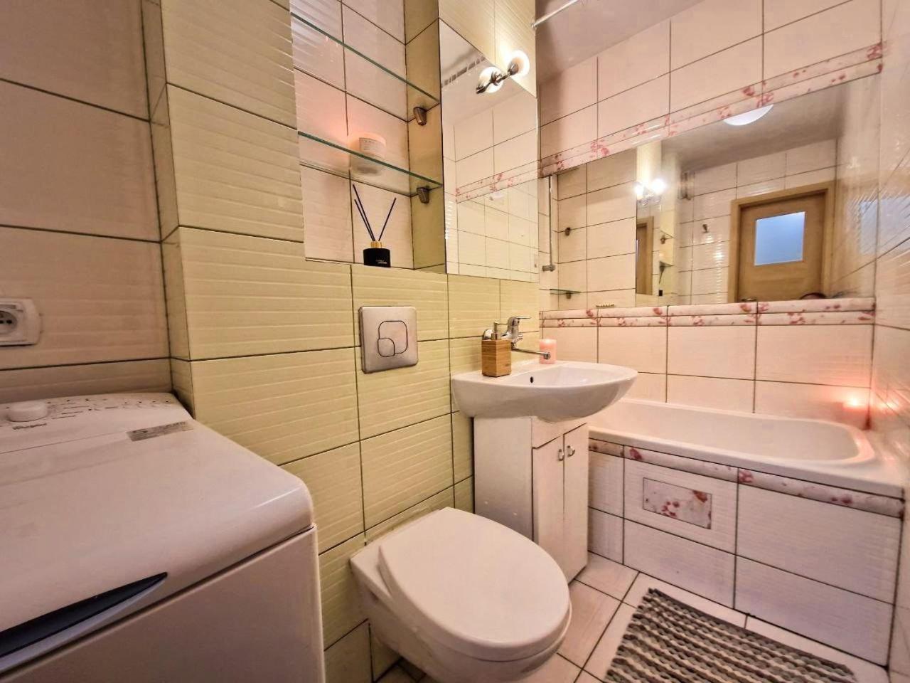 View Apartments And Rooms Varşovia Exterior foto