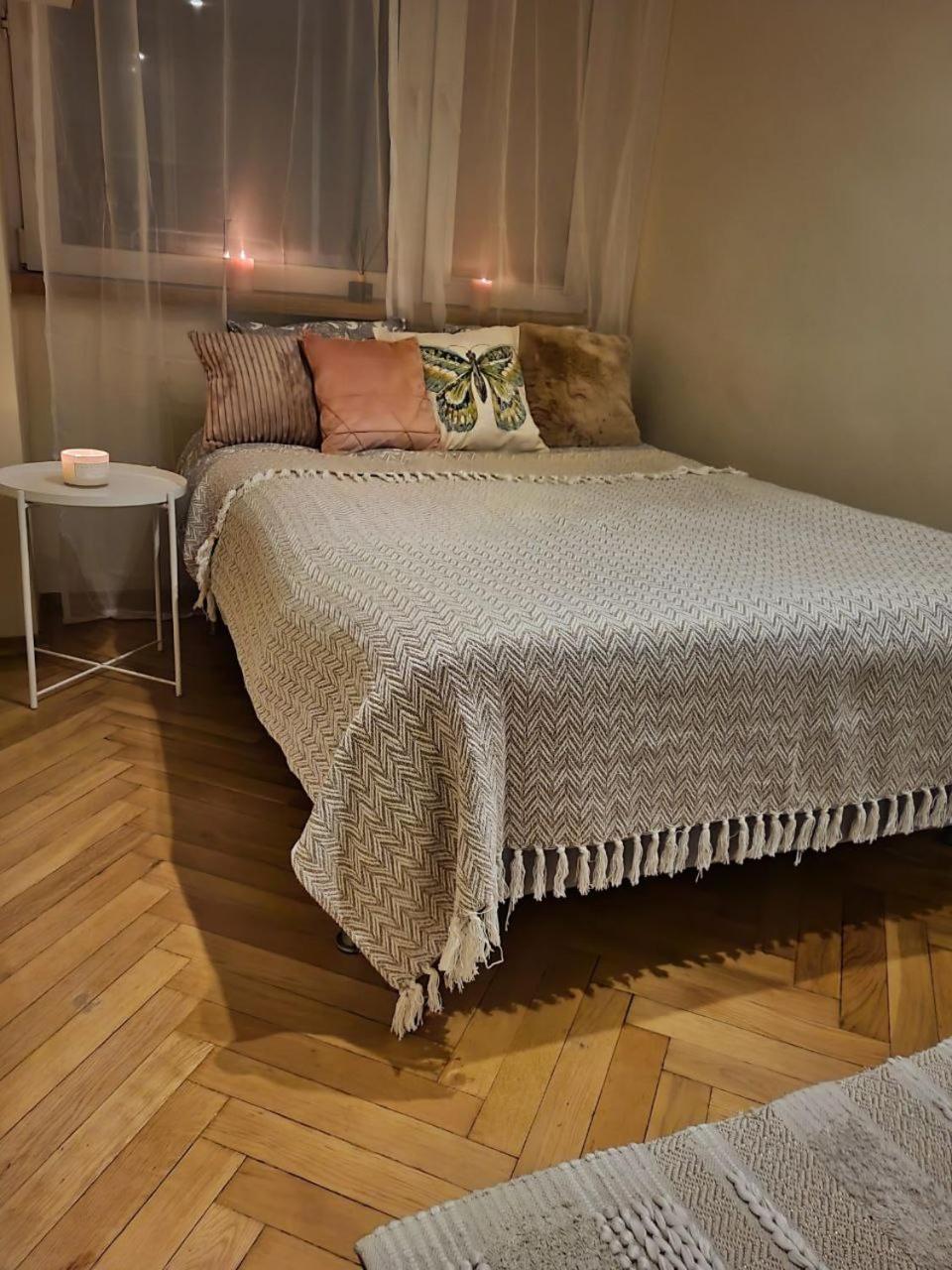 View Apartments And Rooms Varşovia Exterior foto