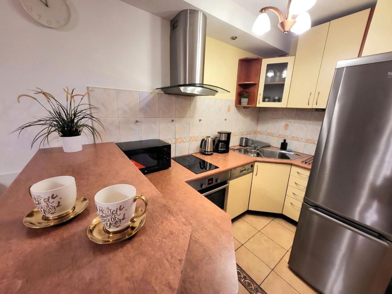 View Apartments And Rooms Varşovia Exterior foto