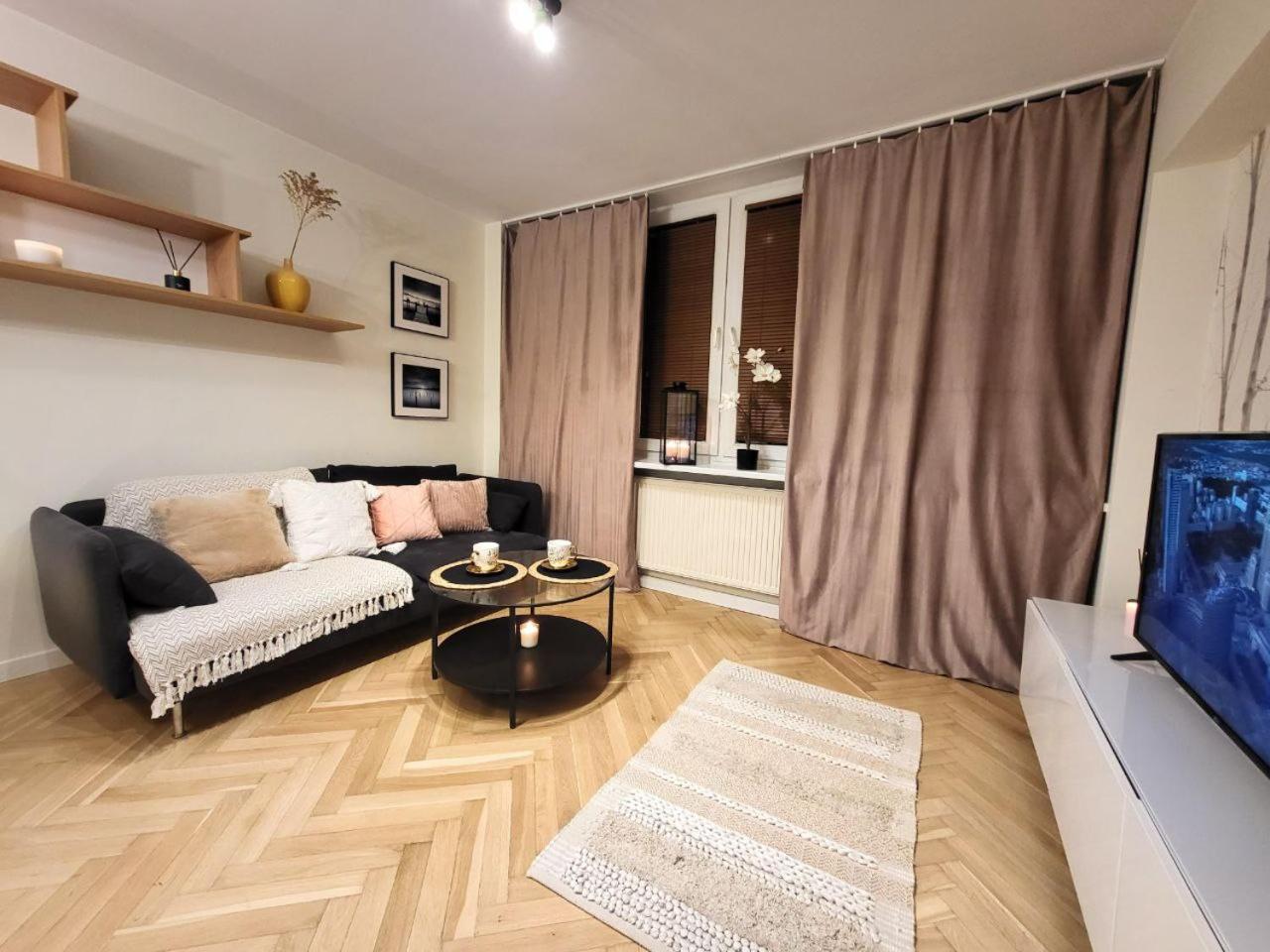 View Apartments And Rooms Varşovia Exterior foto
